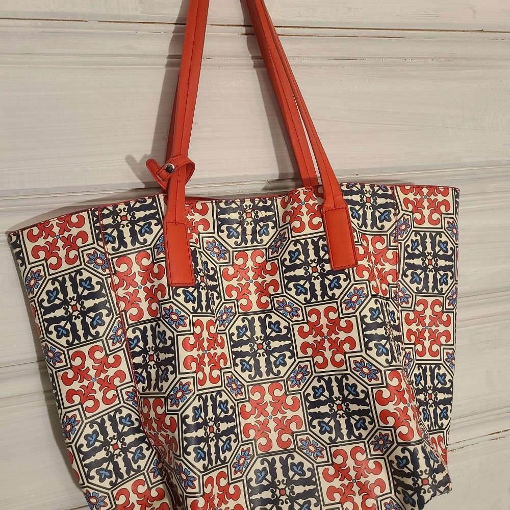 Mosaic tile pattern tote